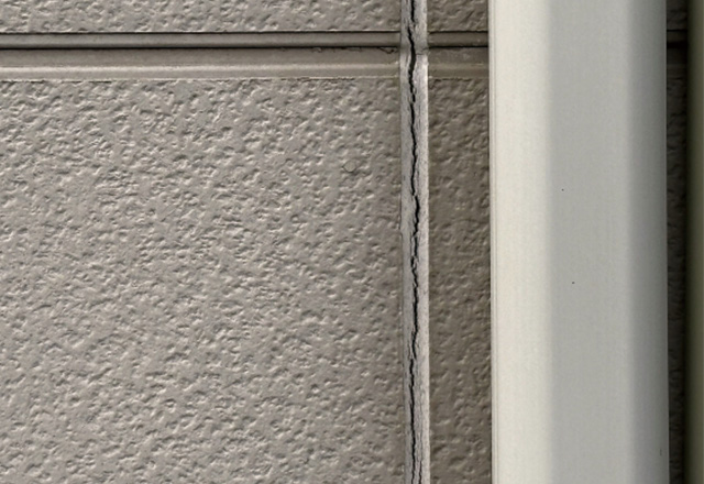 コーキングのひび割れ